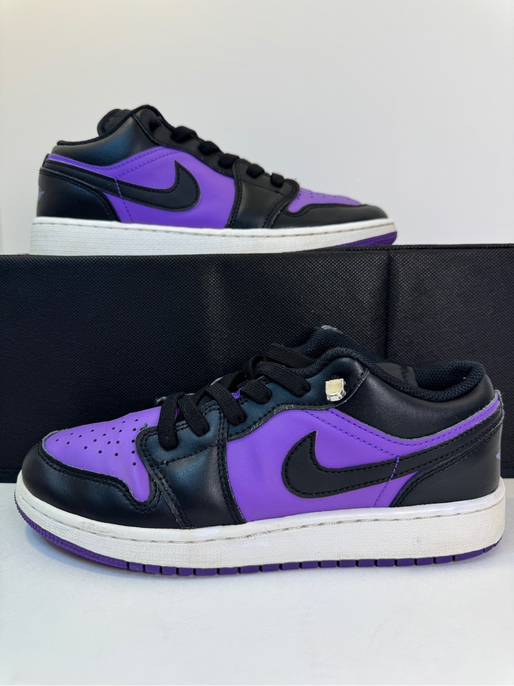 Nike air jordan 1 low gs ‘purple venom’  5Y / women's 6.5